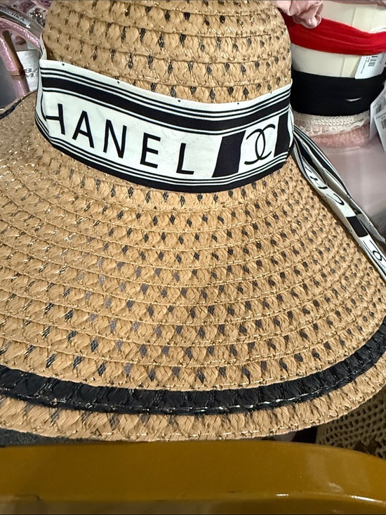 Wide-Brim hat in black or tan main image 7